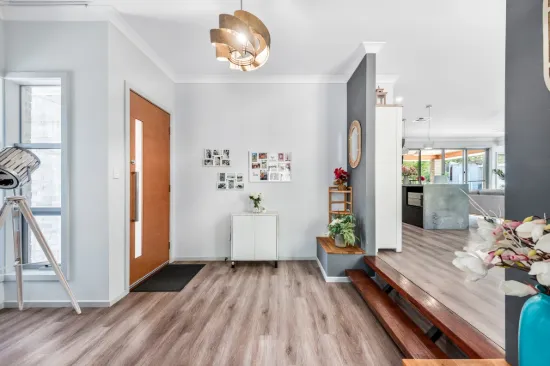 Luxury Family Living in a Peaceful Cul-de-Sac