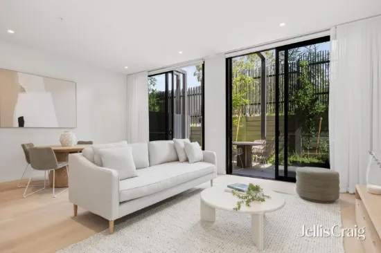 Cultured luxury over two storeys in 'The Archer'