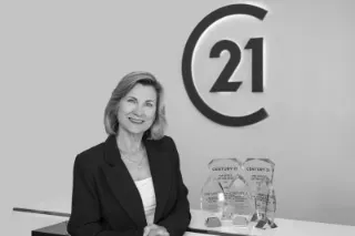 Sandy Martin - Real Estate Agent