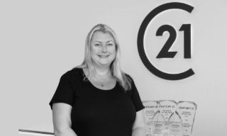 Tanya Smith - Real Estate Agent