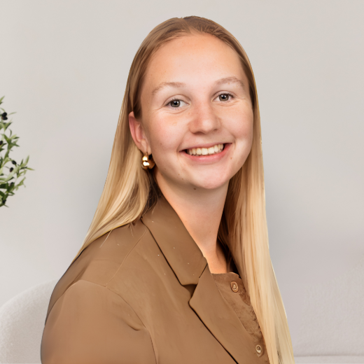 Lara Murray - Real Estate Agent at First National Real Estate Port Stephens