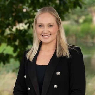Lara Harris - Real Estate Agent