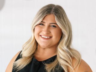 Lara Thompson - Real Estate Agent