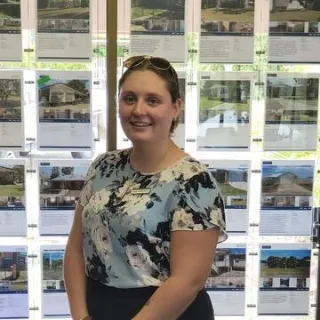 LauraBeth Millan - Real Estate Agent