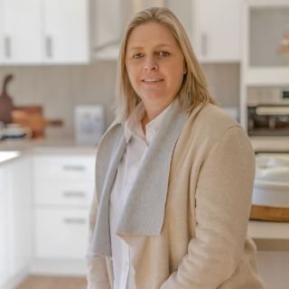 Lauren Brett - Real Estate Agent