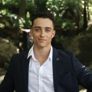 Leo Cruckshank - Real Estate Agent