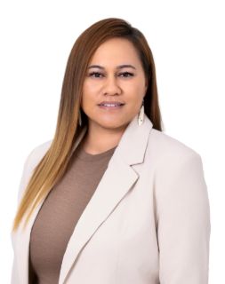 Lesley Manuera - Real Estate Agent