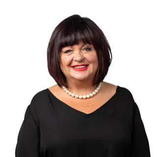 Leslie Barker - Real Estate Agent