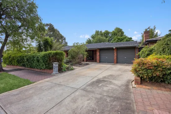 Generous Family Living in a Quiet Cul-de-Sac Setting