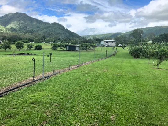 24 Paskins Road, Yalboroo, Qld 4741