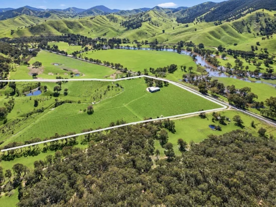 8792 Murray River Road, Walwa, Vic 3709