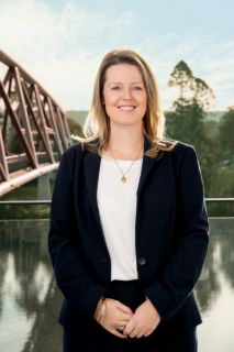 Linda Lowe - Real Estate Agent