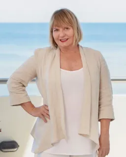 Linda Van Hooff - Real Estate Agent