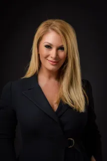Lisa   Novak - Real Estate Agent