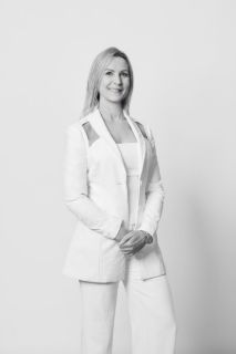 Lisa Cooke - Real Estate Agent