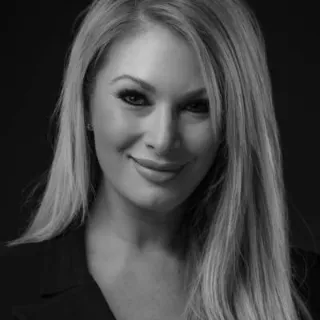 Lisa   Novak - Real Estate Agent