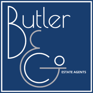 Marie Arnold - Real Estate Agent