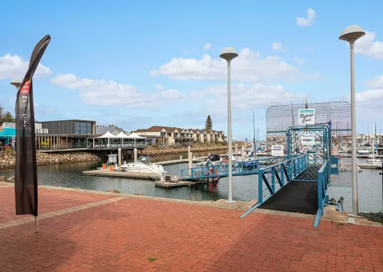 Refuge Cove - 9m Marina Berth A Row