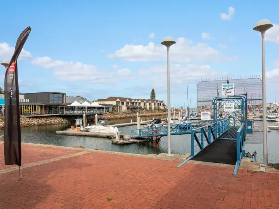 Refuge Cove - 9m Marina Berth A Row