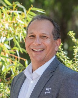 Louis                         De Chiera - Real Estate Agent