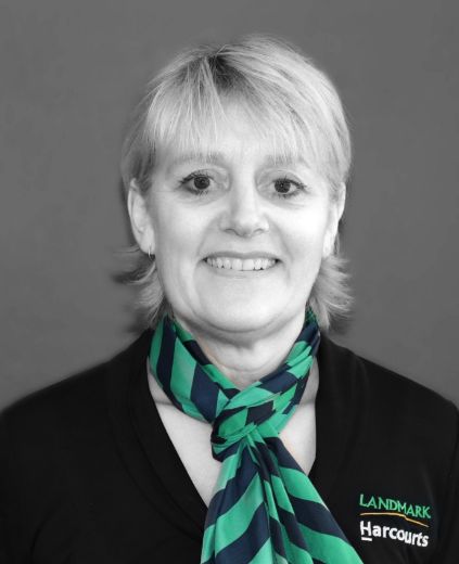 Lynette  Davis - Real Estate Agent at Nutrien Harcourts - Yarram