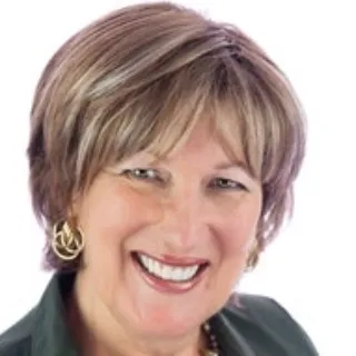 Suzanne  Foss - Real Estate Agent