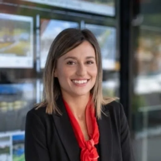 Elle MacRae - Real Estate Agent at LJ Hooker Lifestyle Group