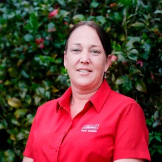 Carly McGilvray - Real Estate Agent