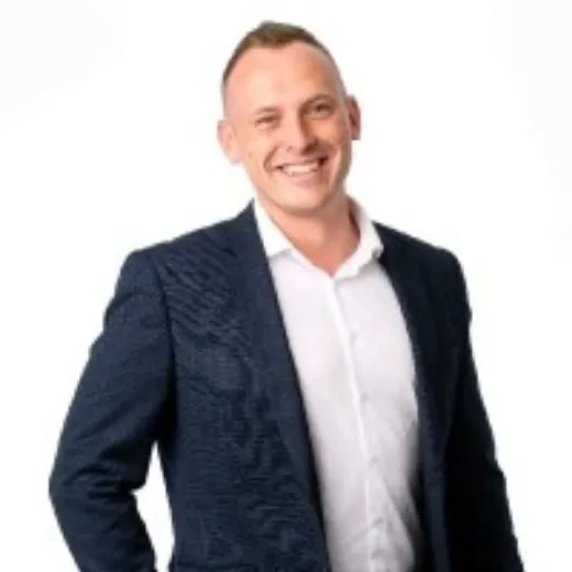 Michael Oxford - Real Estate Agent at Professionals Cairns Beaches - Smithfield