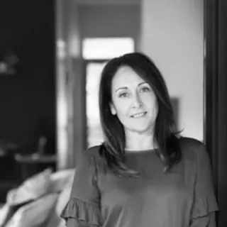 Sandra Avery - Real Estate Agent