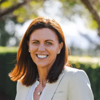 Meredith Munro - Real Estate Agent