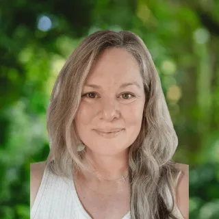 Vikki Burnett - Real Estate Agent