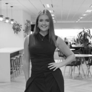 Molly Michell - Real Estate Agent