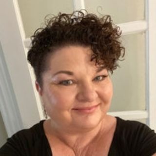 Lynda Briggs - Real Estate Agent