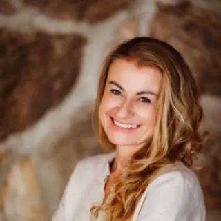 Violetta  Alarcon - Real Estate Agent