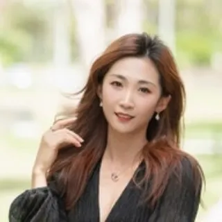 Fiona Zhao - Real Estate Agent