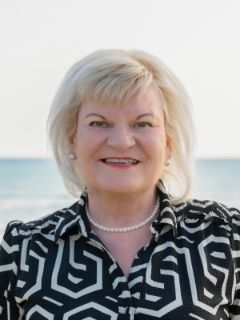 Dot Sjoberg - Real Estate Agent