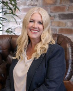 Mandy Britt - Real Estate Agent