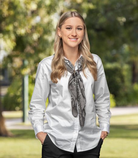 Maya Hunak - Real Estate Agent at Ray White - Werribee