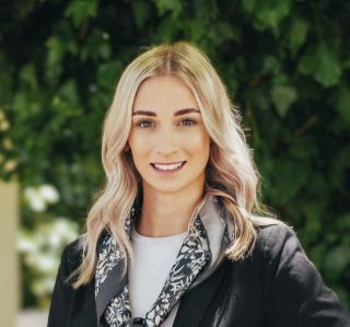 Mia Johnson - Real Estate Agent