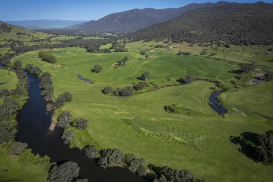 - Murray River Road, Pine Mountain, Vic 3709