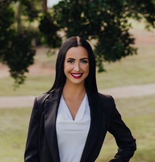 Olivia Adolph - Real Estate Agent