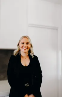 OLIVIA CARTER - Real Estate Agent