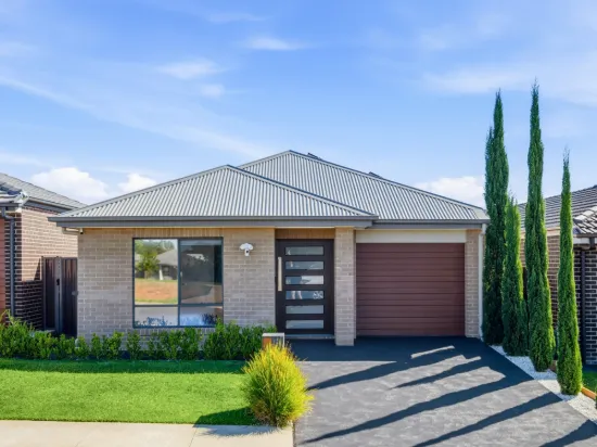 11 Long Reef Circuit, Gregory Hills, NSW 2557