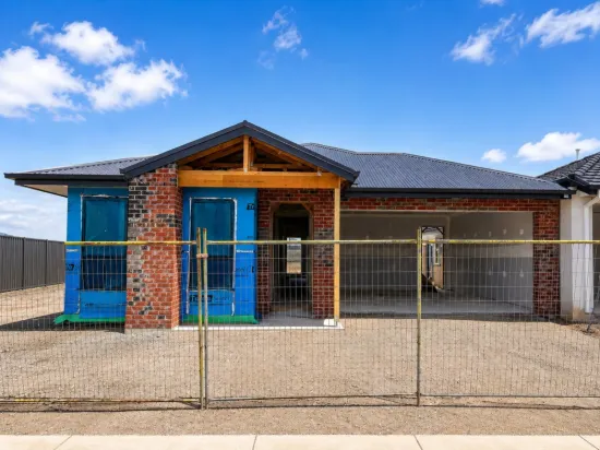 14/14 Duke Drive, Strathtulloh, Vic 3338