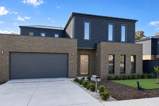 2/7 Glencoe Street, Kennington, Vic 3550