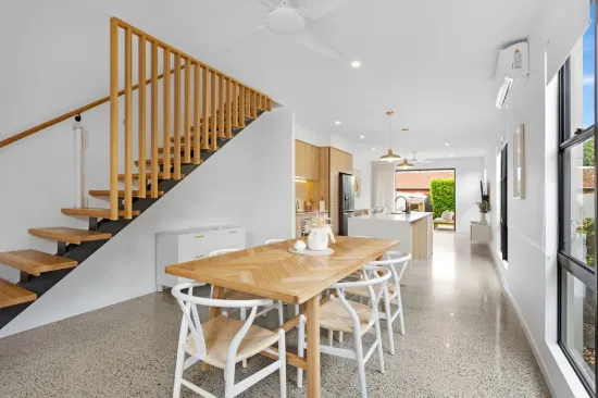 2/99 Nobby Parade, Miami, Qld 4220