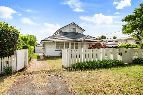 20 Lydwin Crescent, East Toowoomba, Qld 4350 - For Rent