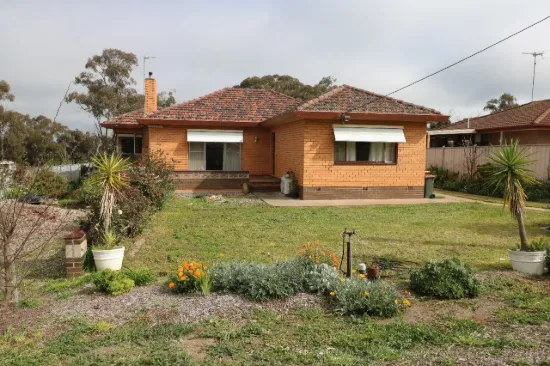 28 Currie Street, Charlton, Vic 3525