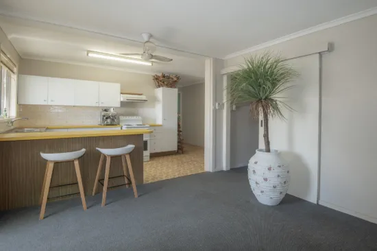 36 Warren Street, Goovigen, Qld 4702